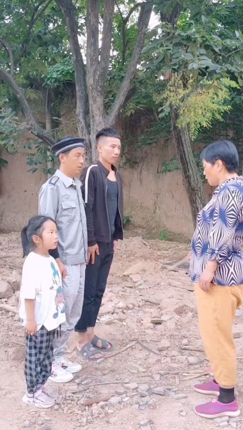 抱树搞笑视频:那些让人笑到肚子疼的瞬间