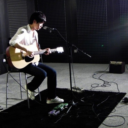 什么是爱 (Acoustic Demo)歌词-郭一凡